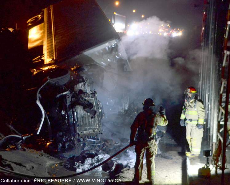 Incendie Camion 20 Crédit pĥoto Eric Beaupré vingt55 023