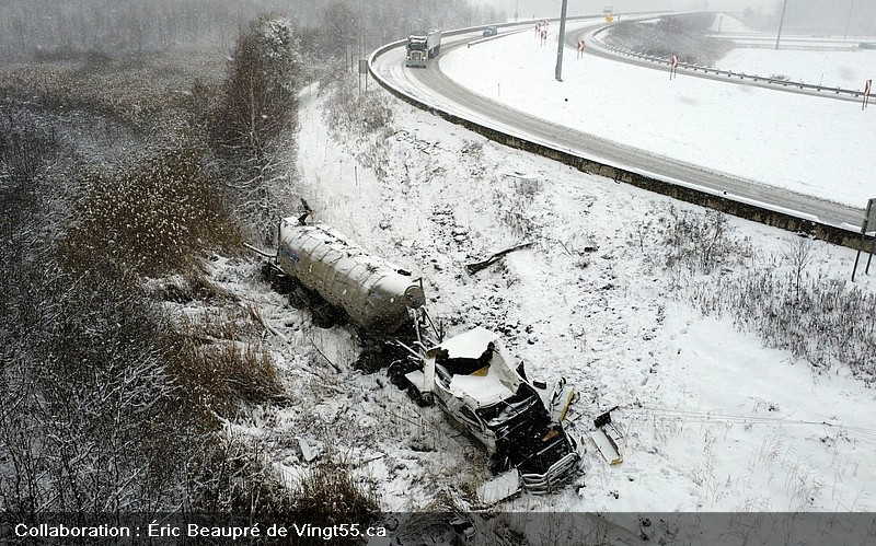 Accident camion 55 Drummondville Crédit photo Eric Beaupré Vingt55. Tous droits réservés 3