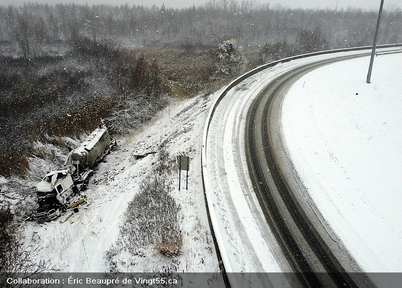 Accident camion 55 Drummondville Crédit photo Eric Beaupré Vingt55. Tous droits réservés 5