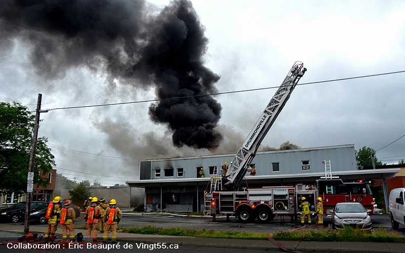 Lancien terminus dautobus de Drummondville détruit par un incendie suspect. Crédit photo Eric Beaupré Vingt55 Tous droits réservés 49