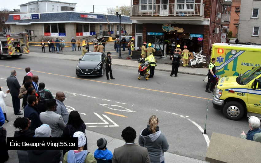 Artistique Café Accident Crédit photo Eric Beaupré Vingt55 Tous droits resservés  0241W 