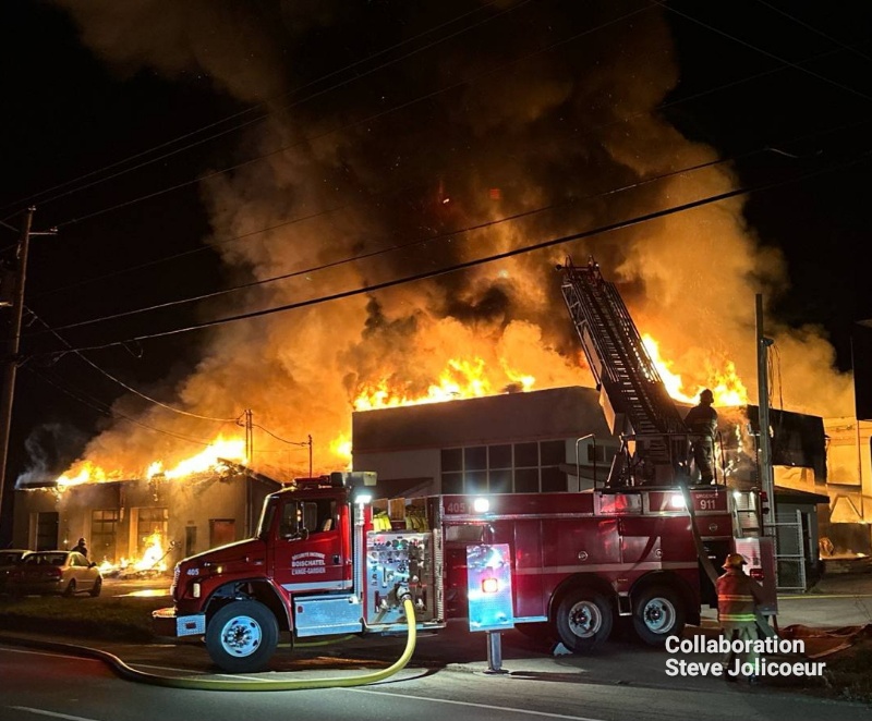  Incendie majeur sur le boulevard Sainte-Anne à l'Ange-Gardien