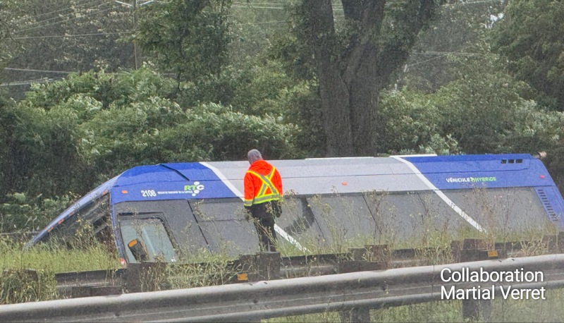 Deux accidents impliquants des autobus sur l'autoroute Laurentienne à Québec