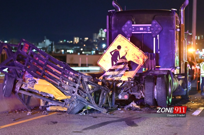 Accident à Québec - Un véhicule percute de plein fouet un camion à atténuateur d'impact.