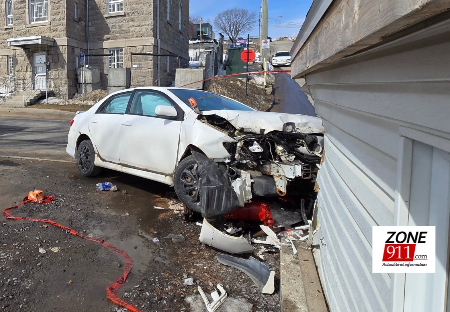 Une jeune conductrice fait un accident dans une zone scolaire