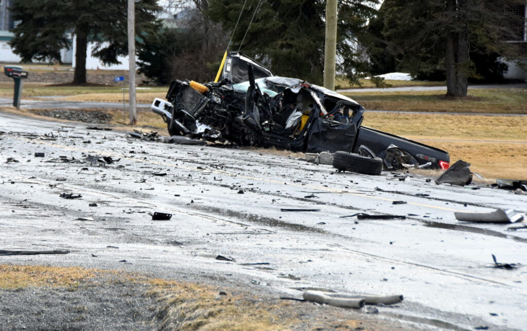 AccCamionVsAuto Credit photo Eric Beaupre Vingt55 001 1024x643