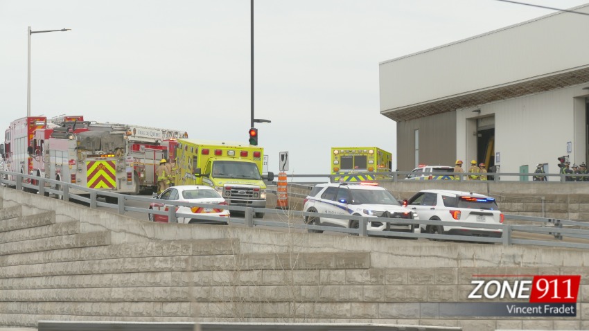 Accident - Un camion à ordures tombe dans un trou à l’incinérateur de Québec 