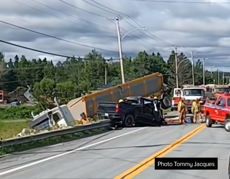 Collision entre un camion lourd et une camionnette à Robertsonville : deux personnes blessées
