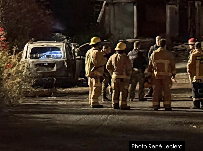 Incendie suspect à Sainte-Foy? : un véhicule en flammes sur un terrain commercial