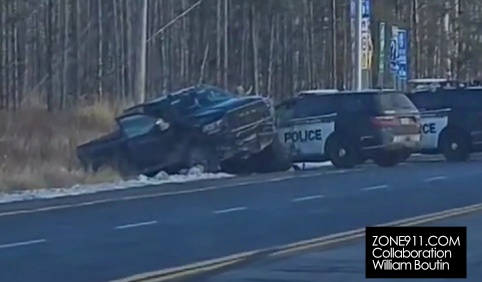 "Folle" poursuite policière : Quatre véhicules de police endommagés ( entre Saint-Hélène-de-Kamouraska et Saint-Jean-Port-Joli))