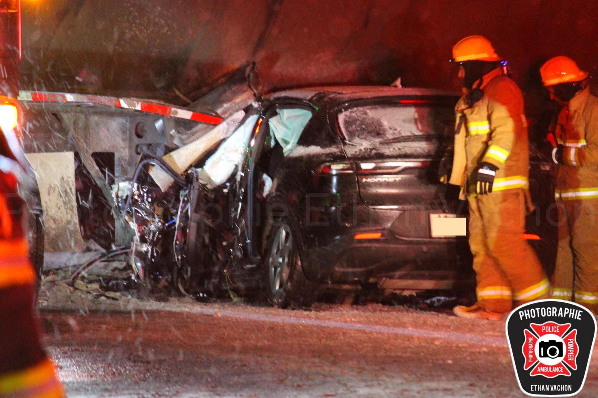 Accident un véhicule s’encastre dans une citerne