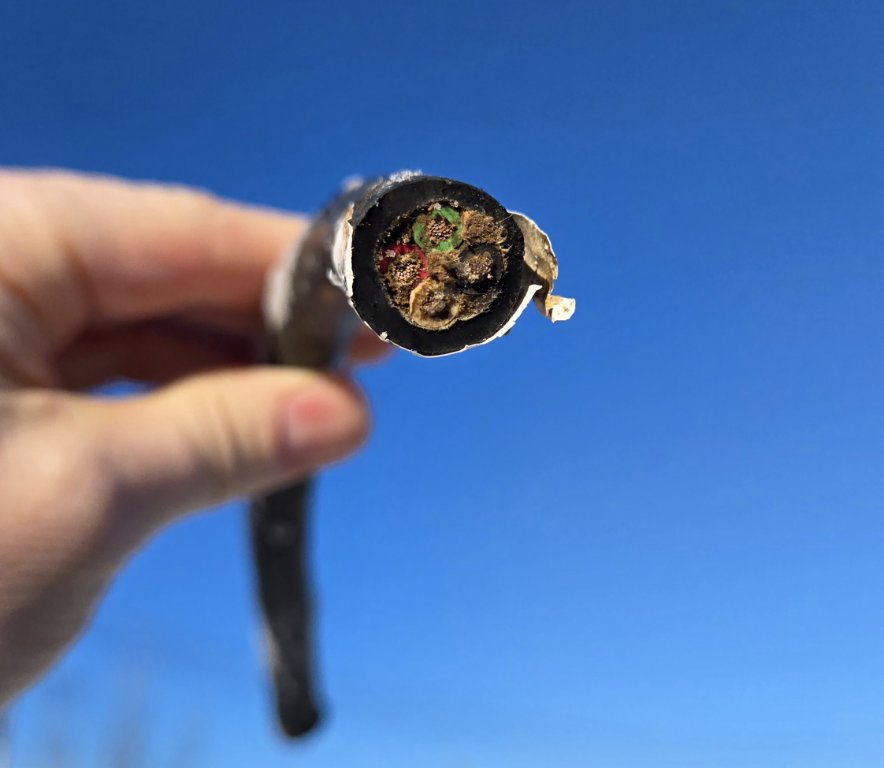 Méfaits, incendie criminel et vol : deux individus arrêtés près d’une voie ferrée   